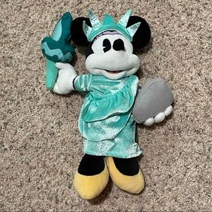 DISNEY STORE AUTHENTIC MINNIE MOUSE STATUE OF LIBERTY
